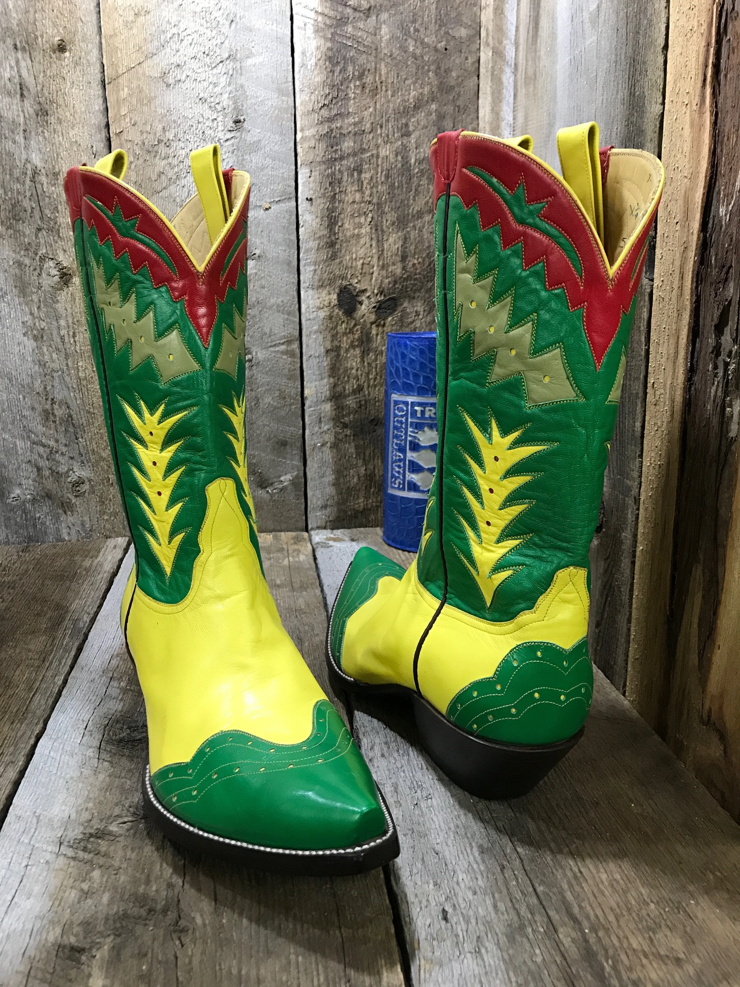 "Can't Miss Me" Yellow Arrowhead  Green Tres Outlaws Men's Classic Boot 3941